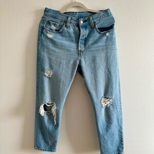 Levi’s Women’s Distressed Light Blue Denim Jeans W28 L26